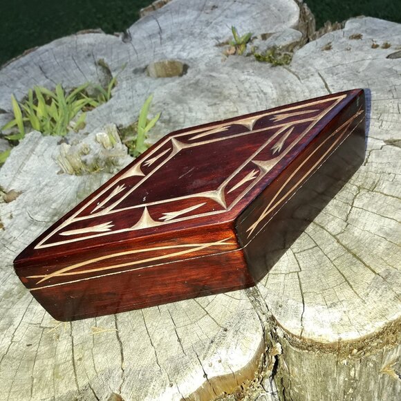 Vintage Carved Wood Box Trinket Box Collectible Wooden Boxes Diamond Shaped Gift - Picture 9 of 15